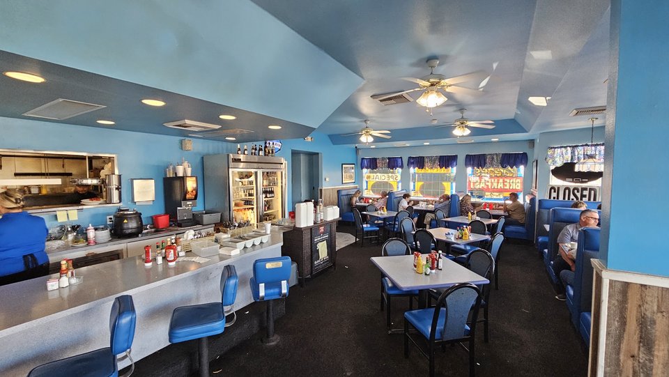 Front view of Blossom Trail Cafe.